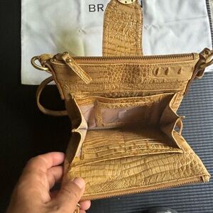 Woman’s purse that was never used. It is mint condition.